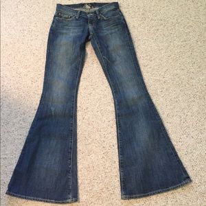 Low-rise Flare Jean